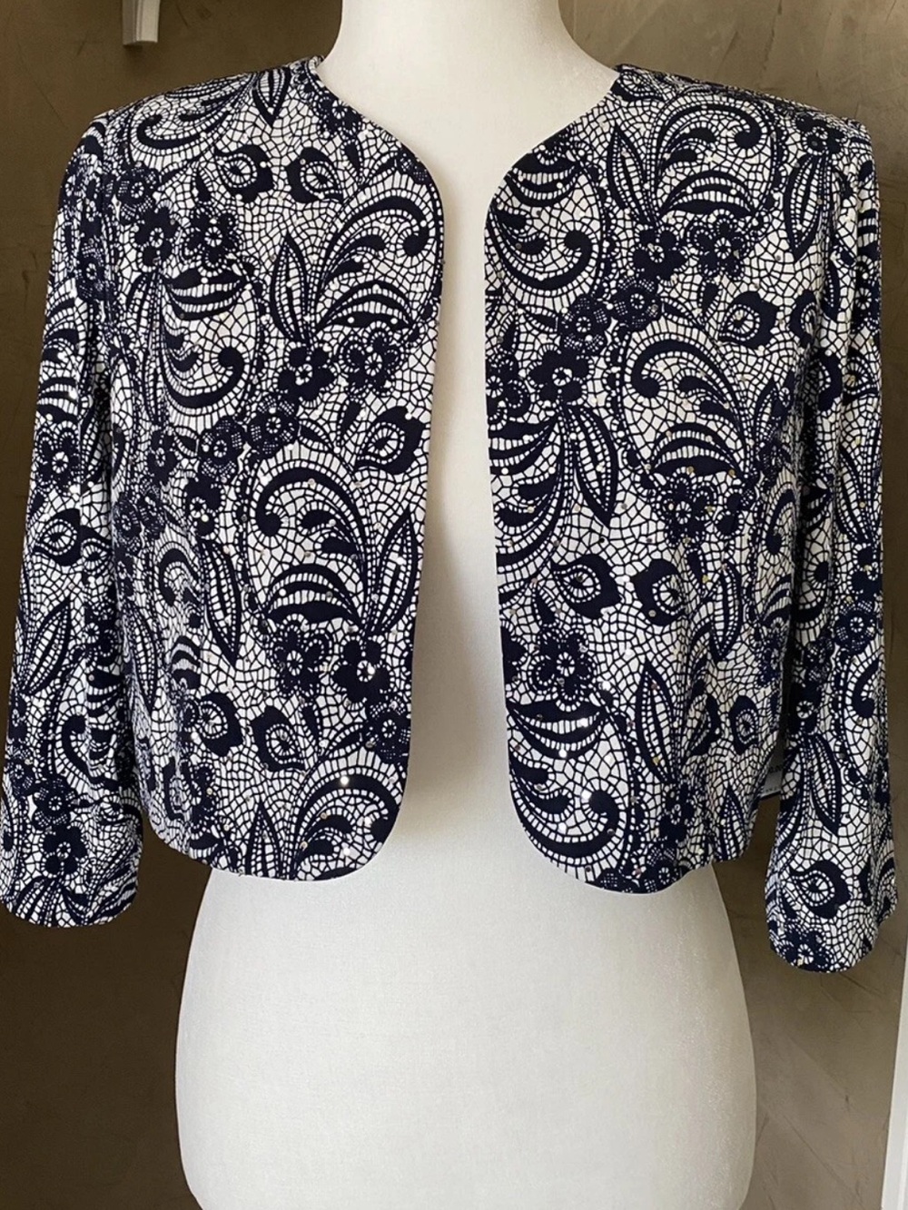 Jessica Howard Women’s Formal Cropped Sequined Bolero!